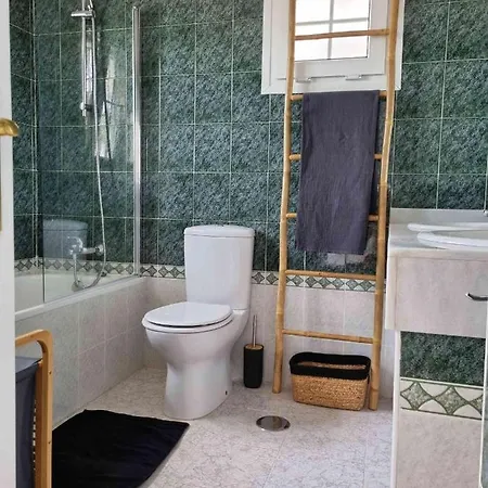 Town-house-style - On The Golden Mile Holiday home *